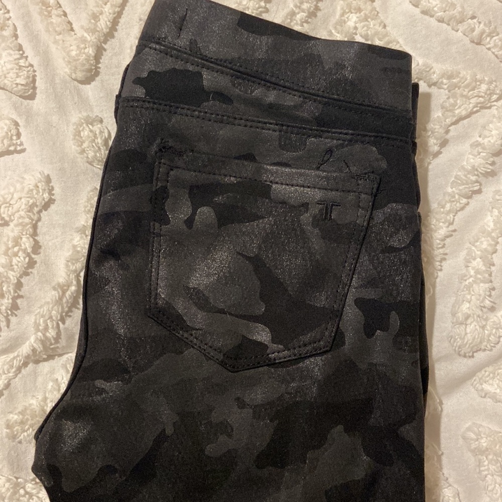 NWOT Tractr camo leggings